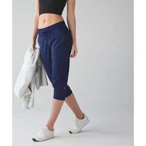 Womens Lululemon Studio Crop II Blue EUC Size 6 7188 Stretch Pants $98
